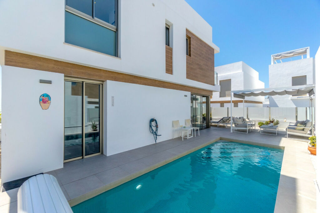 Detached Villa Villamartin Alicante