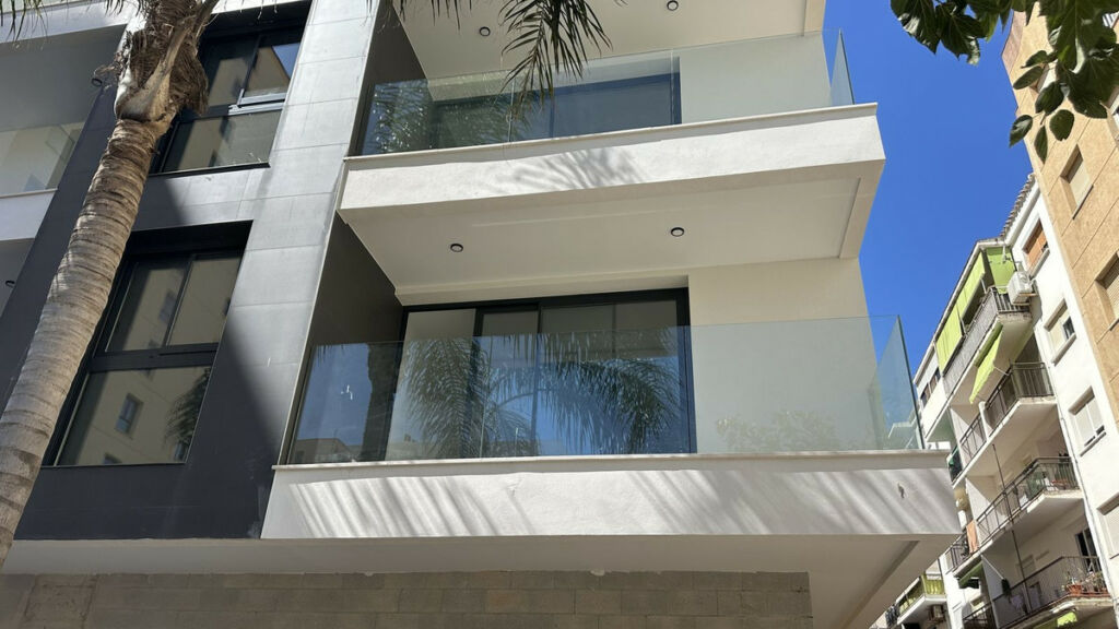 Middle Floor Apartment Estepona Málaga - image 21