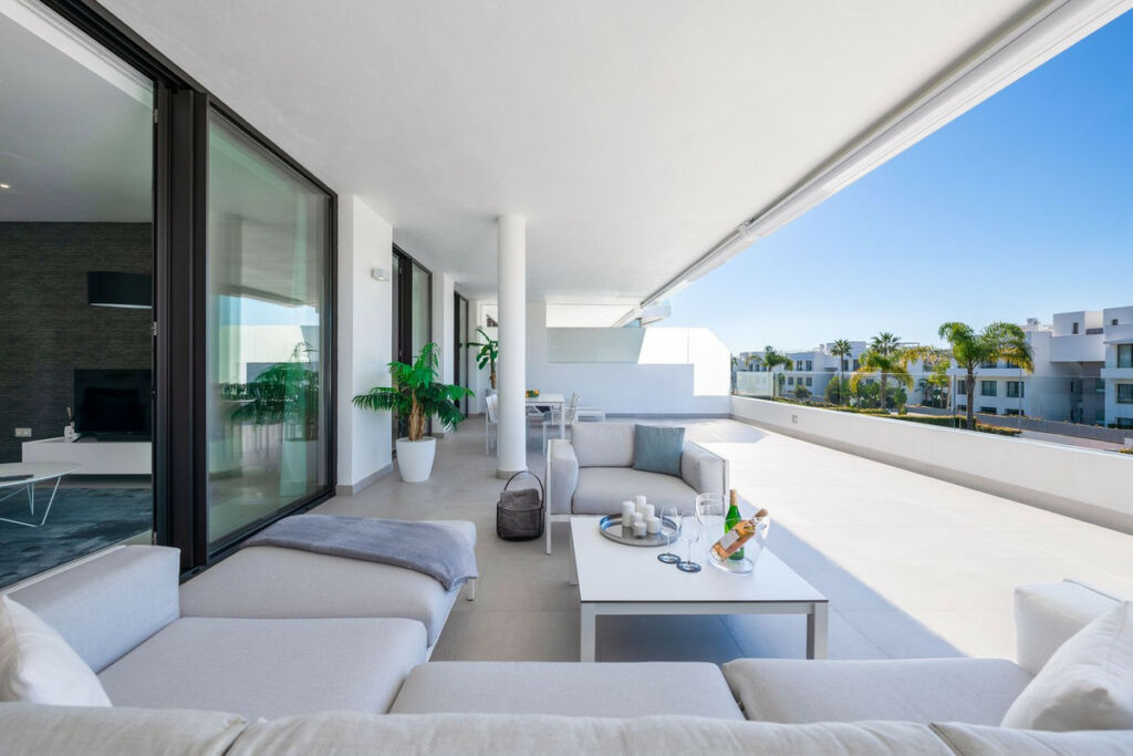 Middle Floor Apartment Estepona Málaga - image 2