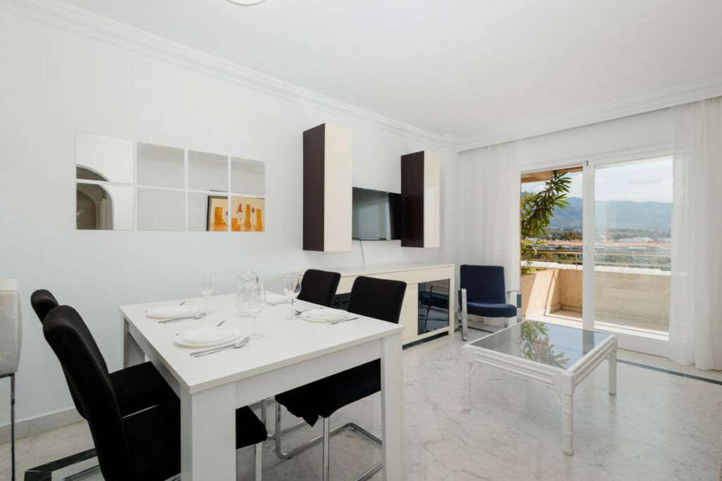 Middle Floor Apartment Puerto Banús Málaga