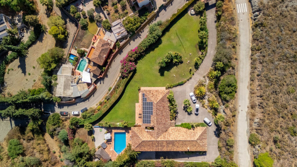 Detached Villa Benahavís Málaga - image 10