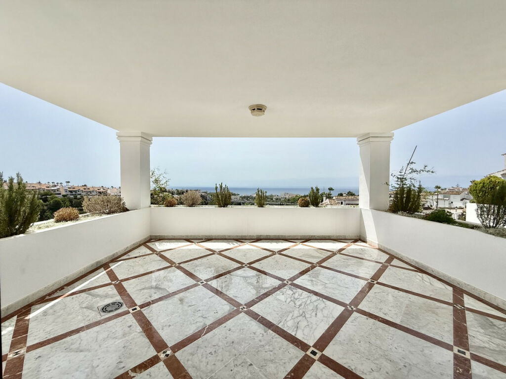 Middle Floor Apartment The Golden Mile Málaga - image 10