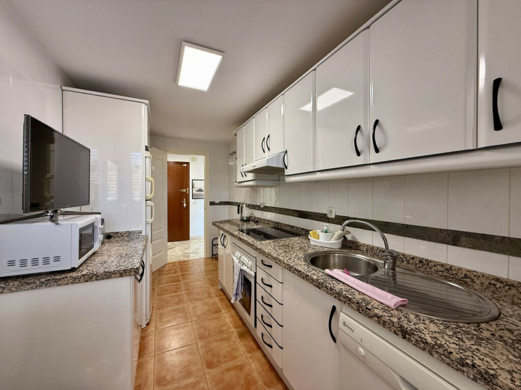 Middle Floor Apartment La Cala Málaga - image 10