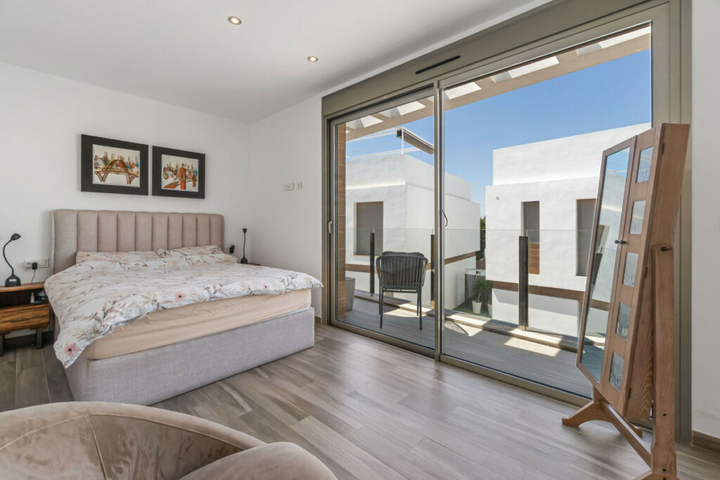 Detached Villa Villamartin Alicante - image 10