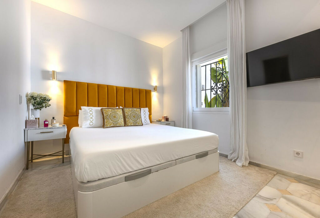 Top Floor Apartment Puerto Banús Málaga - image 10