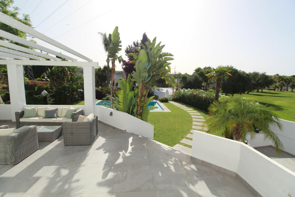 Detached Villa Nueva Andalucía Málaga - image 10