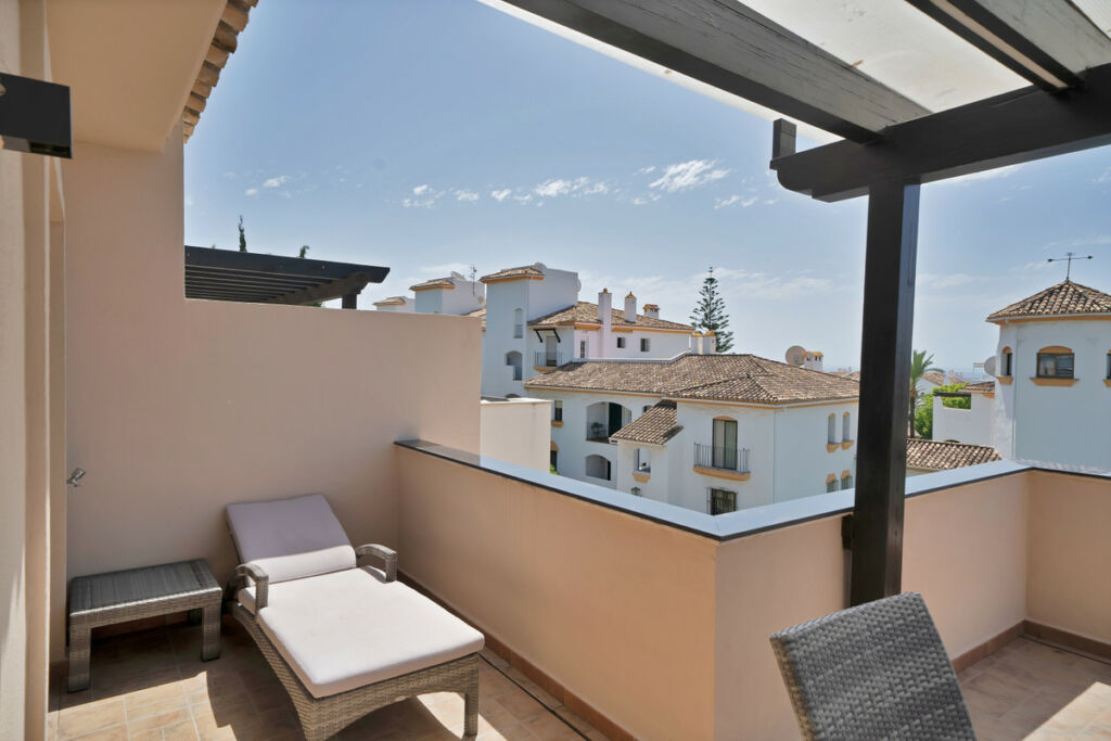 Penthouse Nueva Andalucía Málaga - image 9