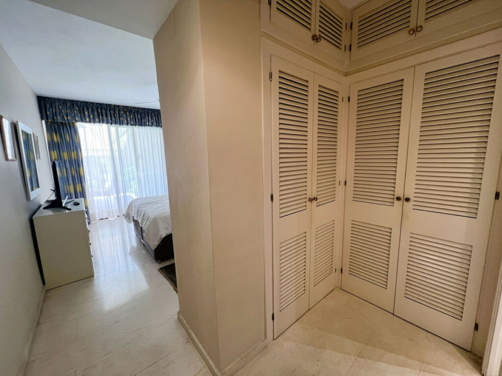 Ground Floor Apartment El Paraiso Málaga - image 10