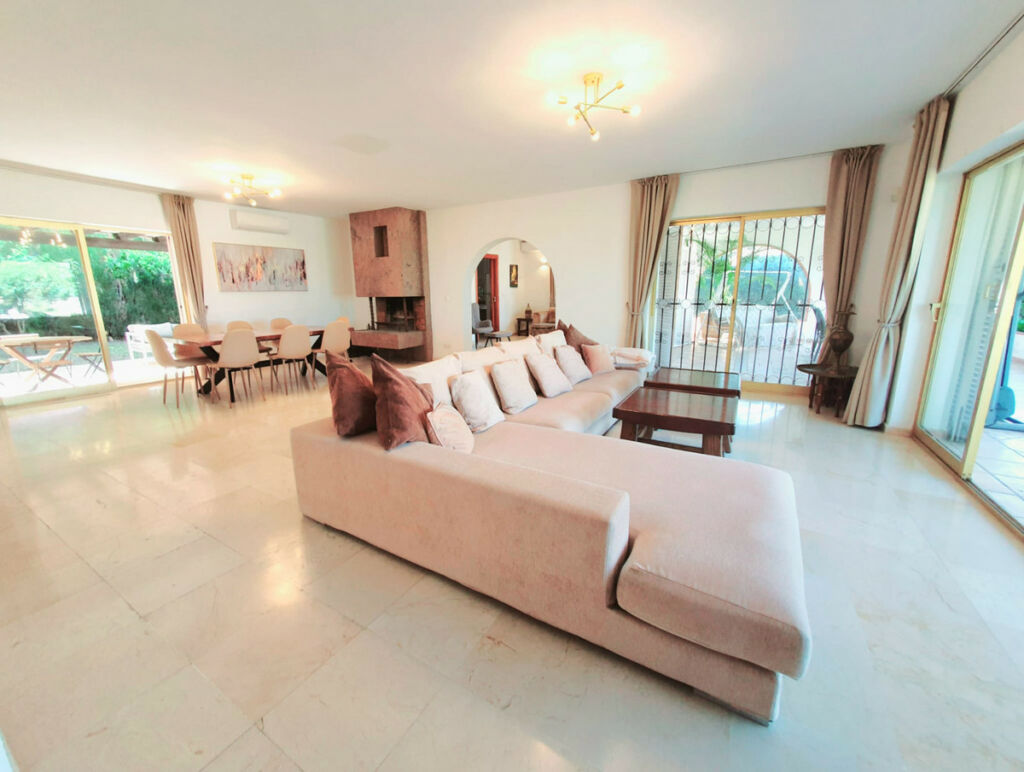 Detached Villa Nueva Andalucía Málaga - image 10