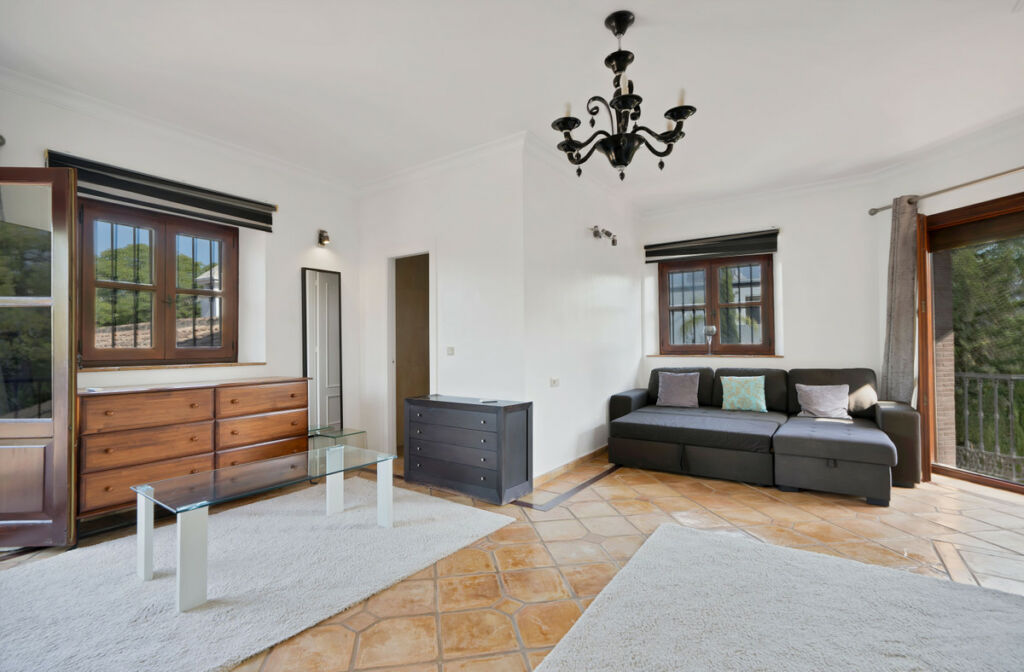 Detached Villa Estepona Málaga - image 10