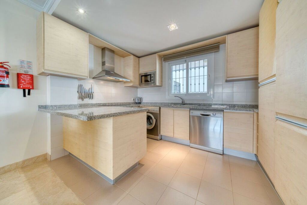 Ground Floor Apartment Calahonda Málaga - image 10