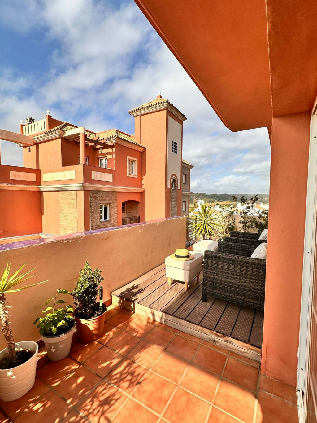 Middle Floor Apartment La Duquesa Málaga - image 10