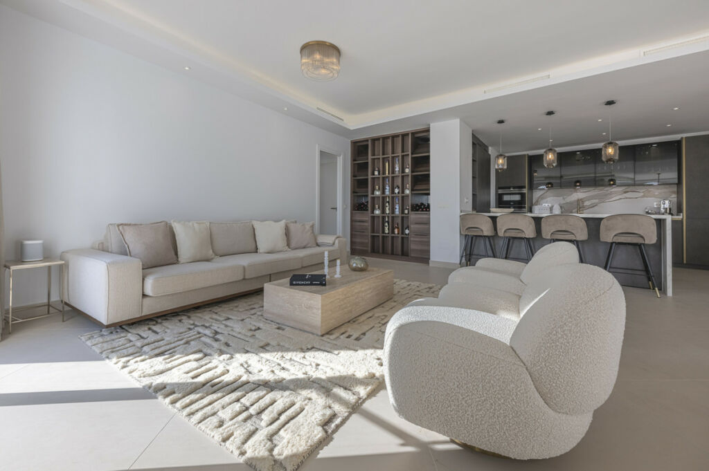 Middle Floor Apartment The Golden Mile Málaga - image 10