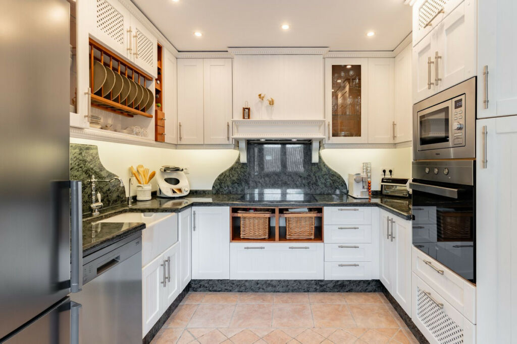 Detached Villa Sierrezuela Málaga - image 10