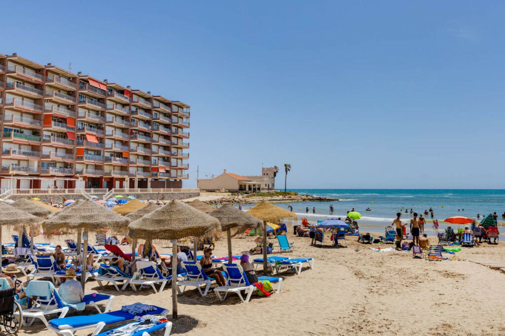 Middle Floor Apartment Torrevieja Alicante - image 10
