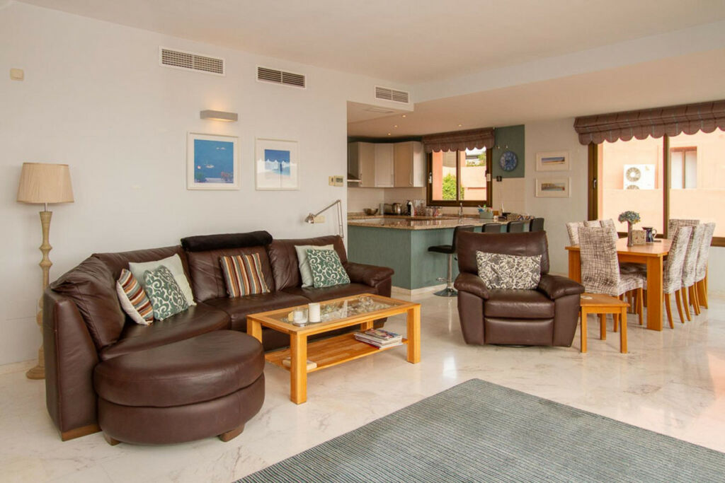 Middle Floor Apartment La Mairena Málaga - image 10