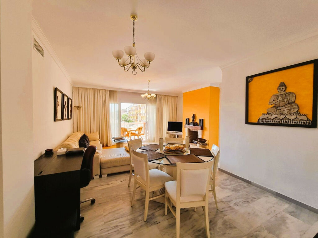 Middle Floor Apartment Calahonda Málaga - image 4