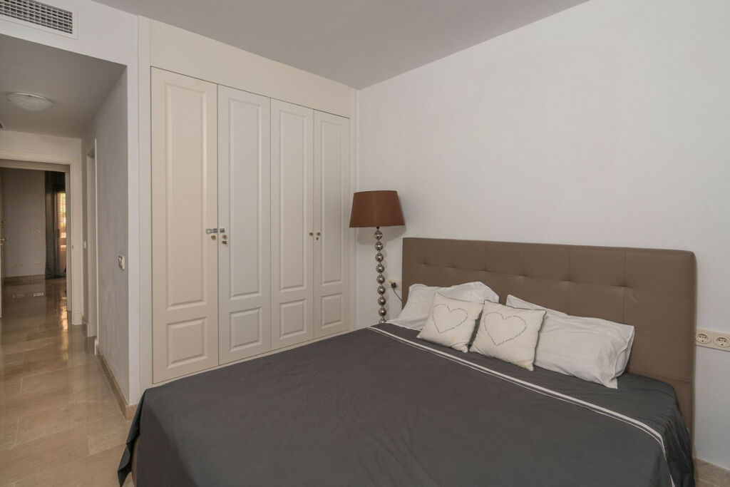 Middle Floor Apartment La Duquesa Málaga - image 10
