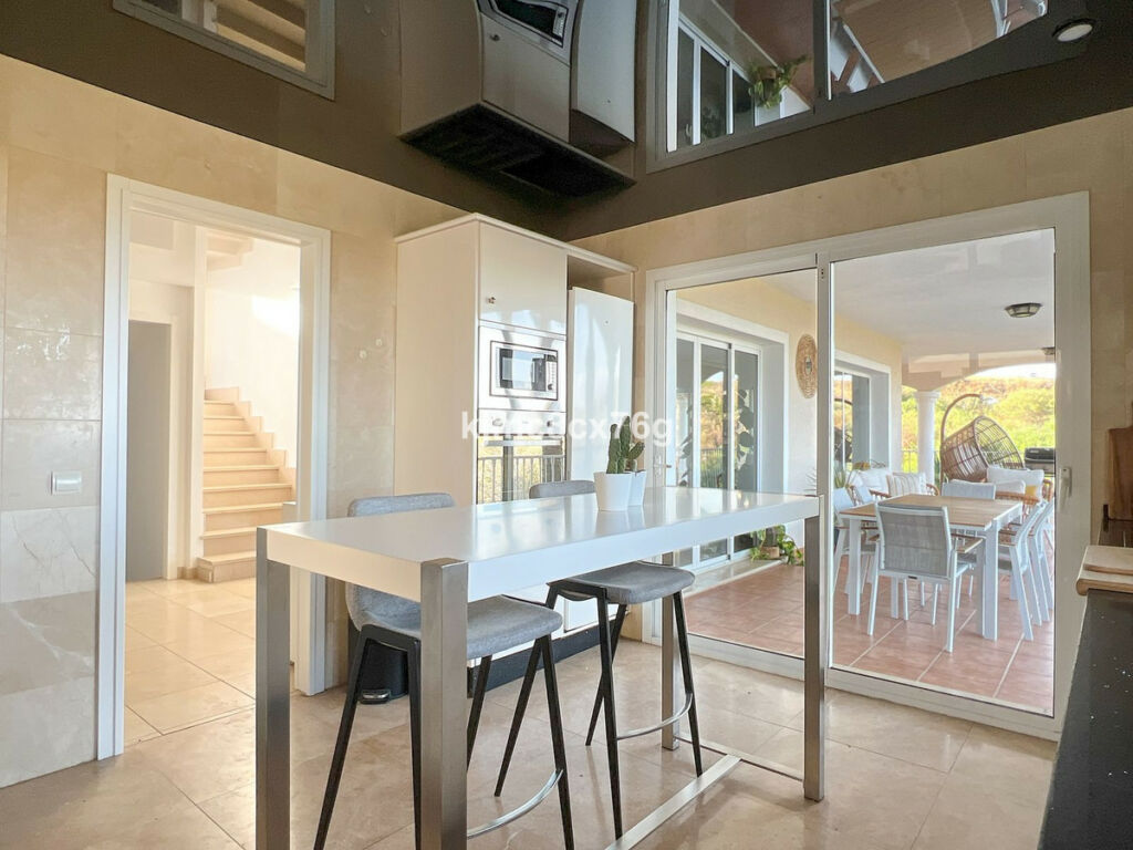 Detached Villa Riviera del Sol Málaga - image 10