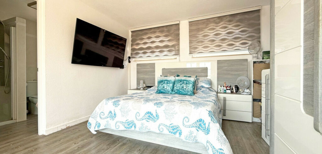 Detached Villa Villamartin Alicante - image 10