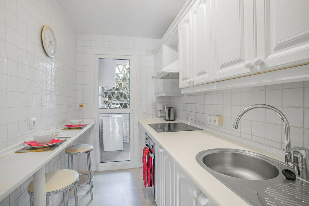 Middle Floor Apartment Calahonda Málaga - image 10