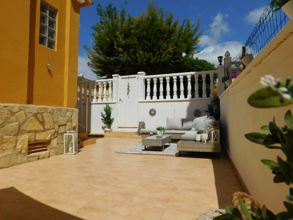 Detached Villa Villamartin Alicante - image 10