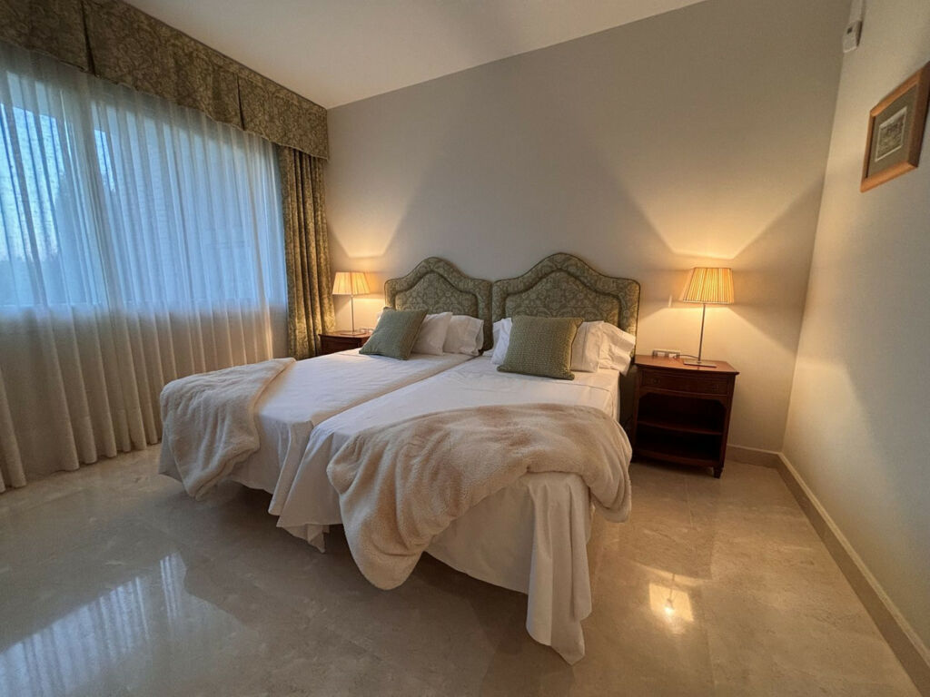 Middle Floor Apartment The Golden Mile Málaga - image 10