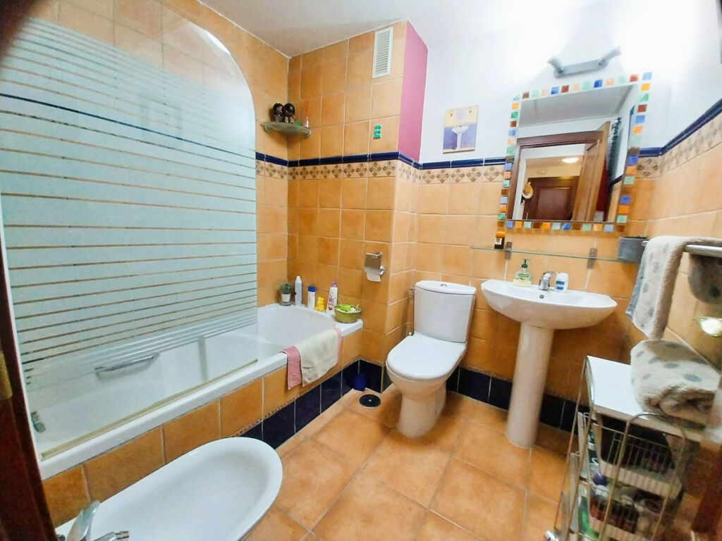 Middle Floor Apartment Calahonda Málaga - image 10