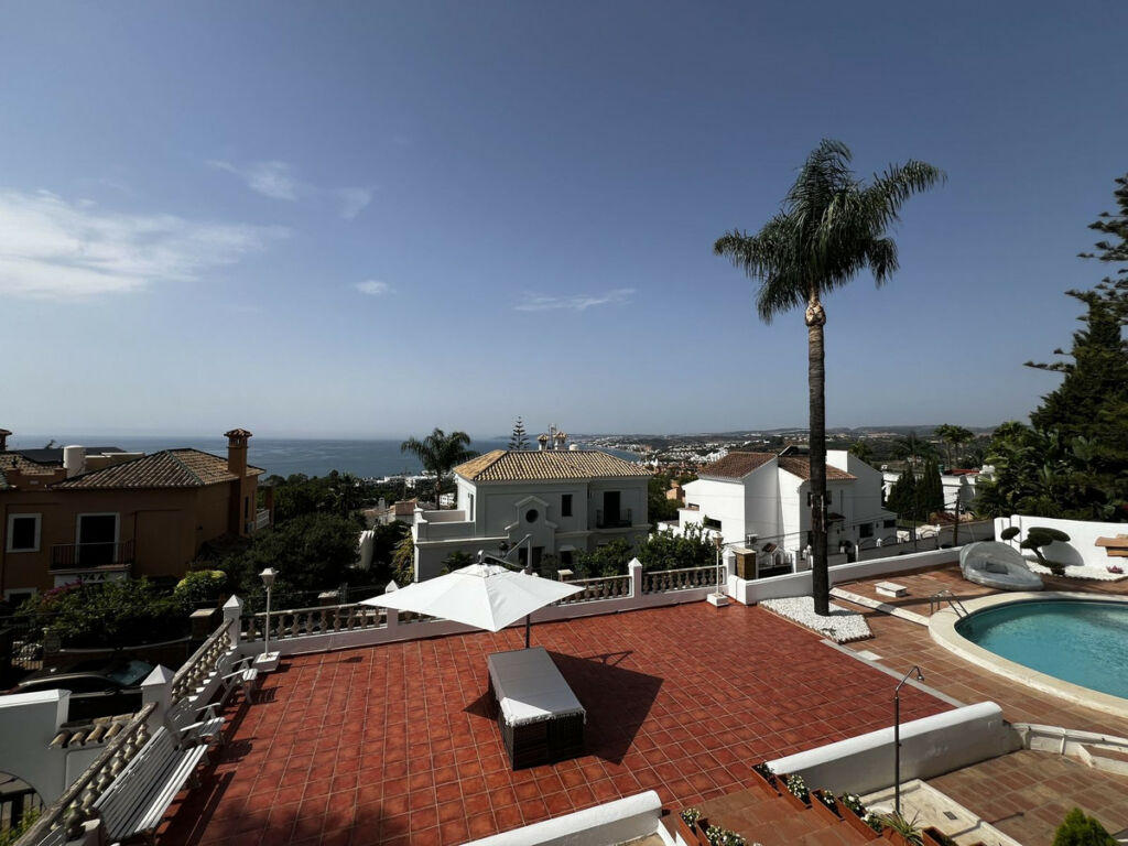 Detached Villa Estepona Málaga - image 10
