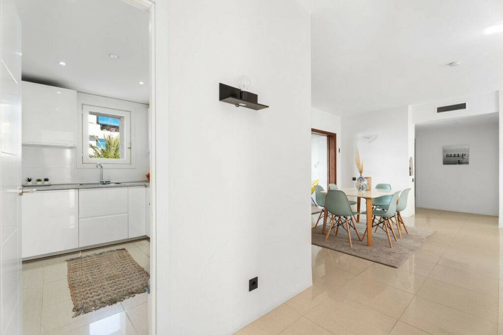 Middle Floor Apartment Puerto Banús Málaga - image 10