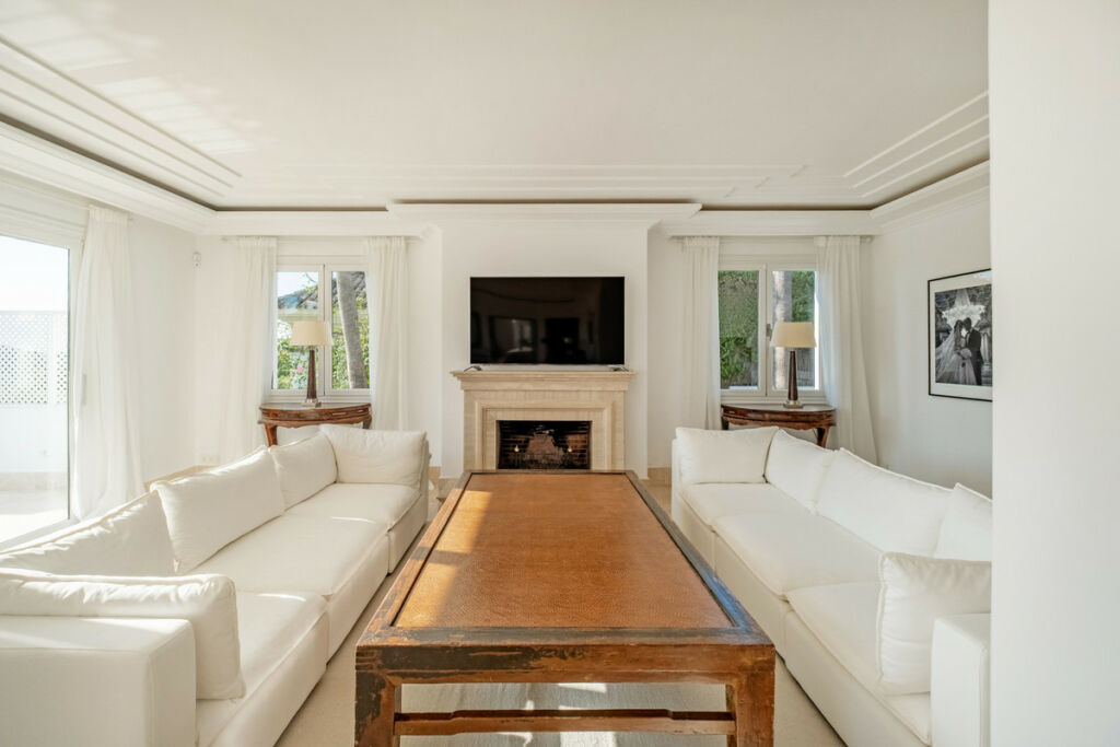 Detached Villa Aloha Málaga - image 10