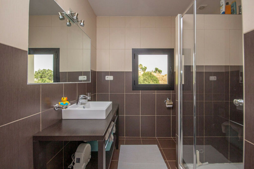 Detached Villa La Mairena Málaga - image 11