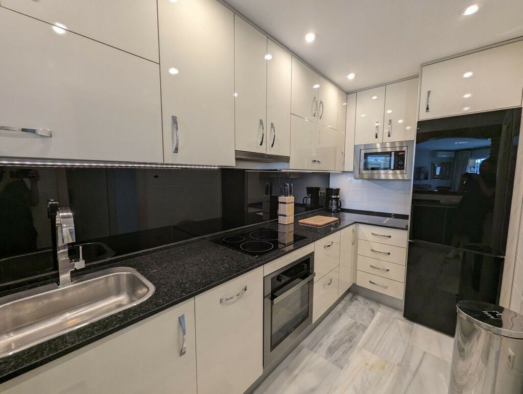Penthouse Calahonda Málaga - image 9