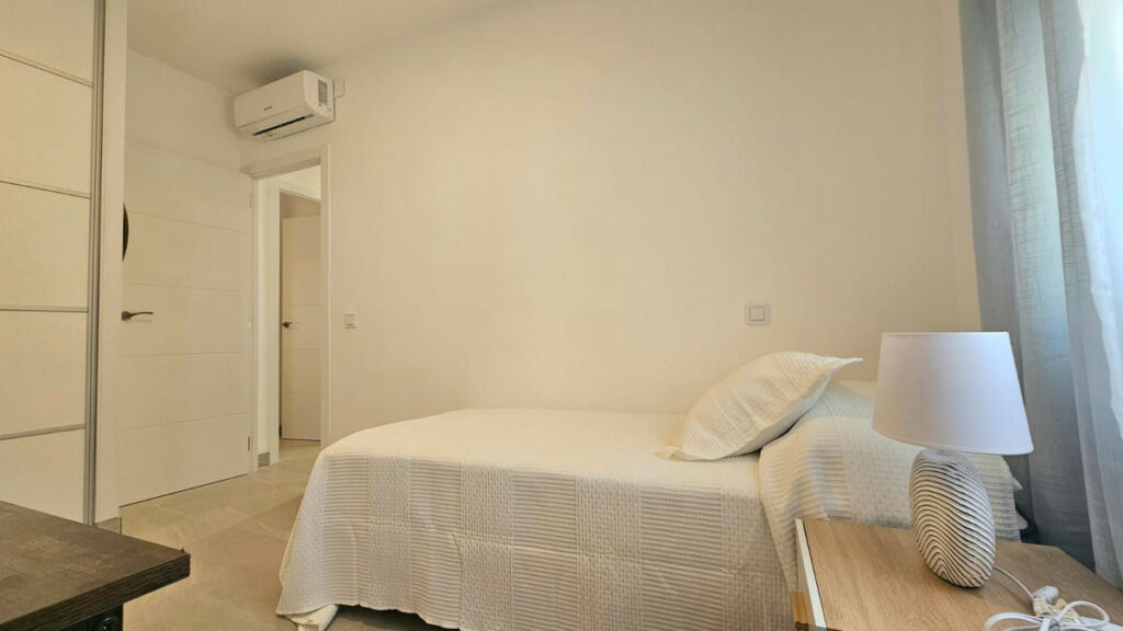 Middle Floor Apartment Fuengirola Málaga - image 10