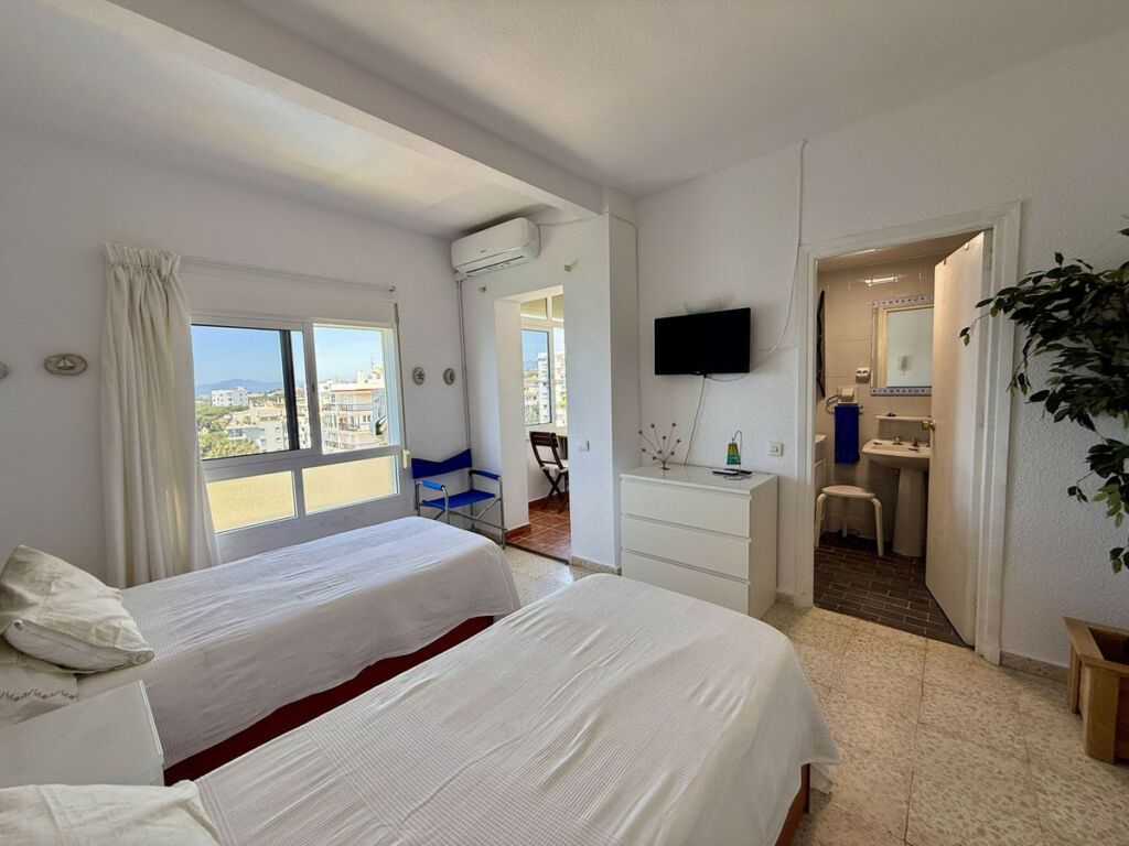 Middle Floor Apartment Calahonda Málaga - image 10