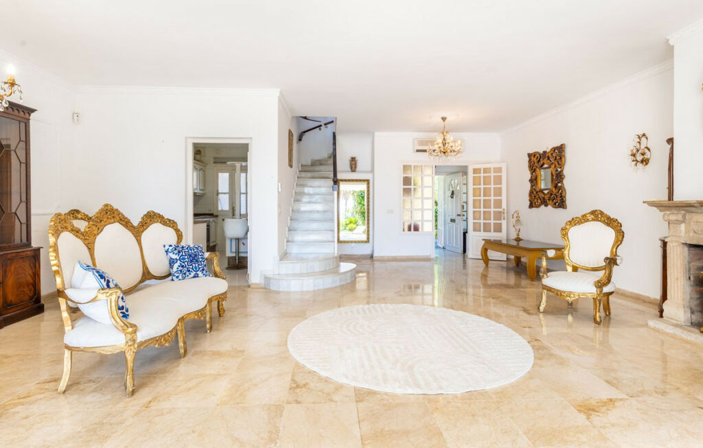 Townhouse El Paraiso Málaga - image 8