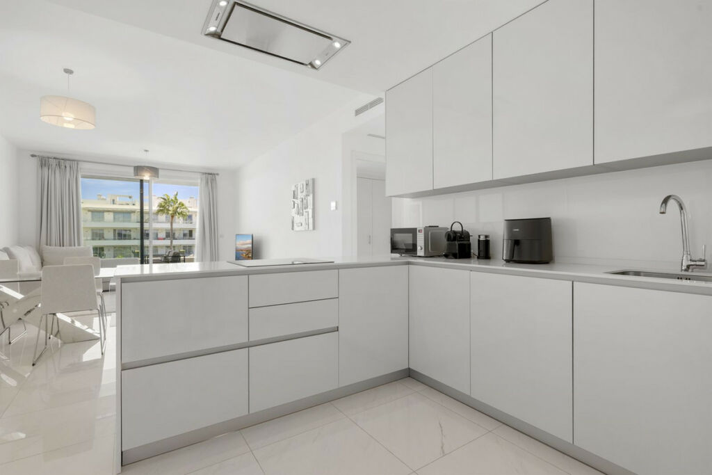 Middle Floor Apartment Estepona Málaga - image 10