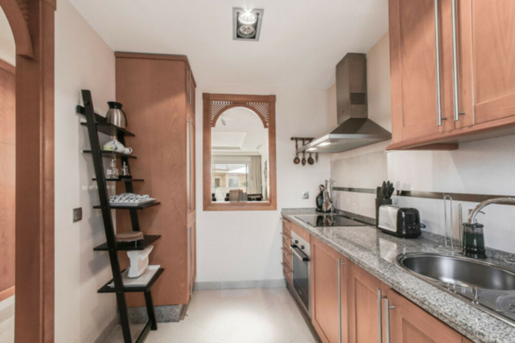 Ground Floor Apartment Aloha Málaga - image 10