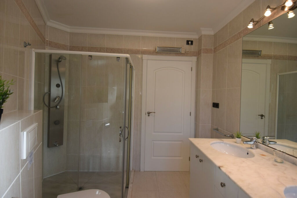 Ground Floor Apartment La Fustera Alicante - image 10