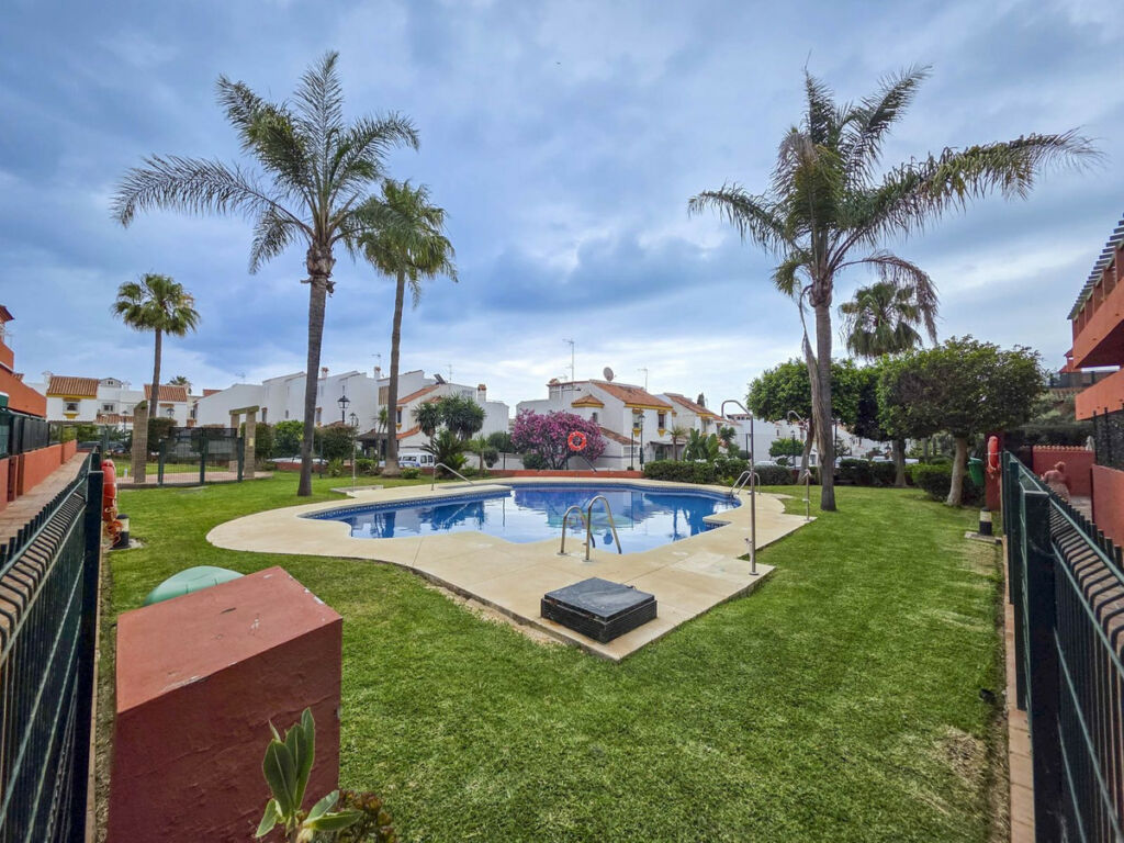Middle Floor Apartment Casares Playa Málaga - image 10