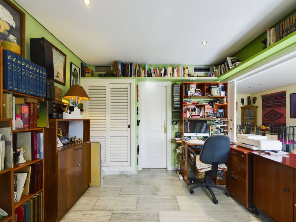 Middle Floor Apartment Elviria Málaga - image 10