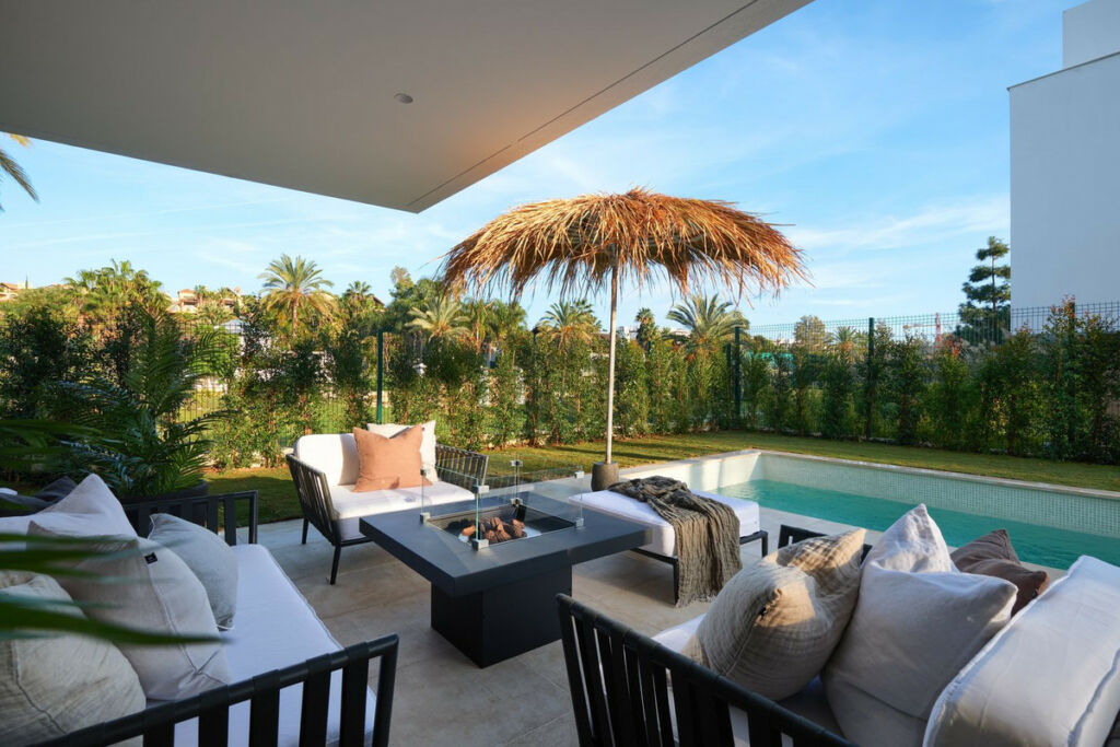 Detached Villa Estepona Málaga - image 10