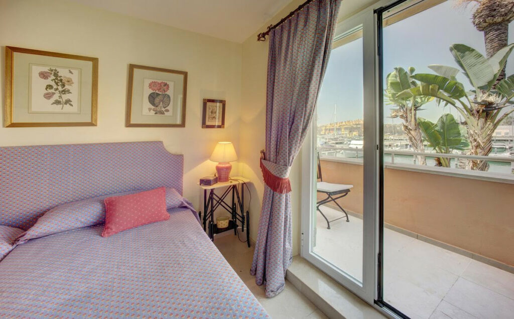 Middle Floor Apartment Sotogrande Marina Cádiz - image 10