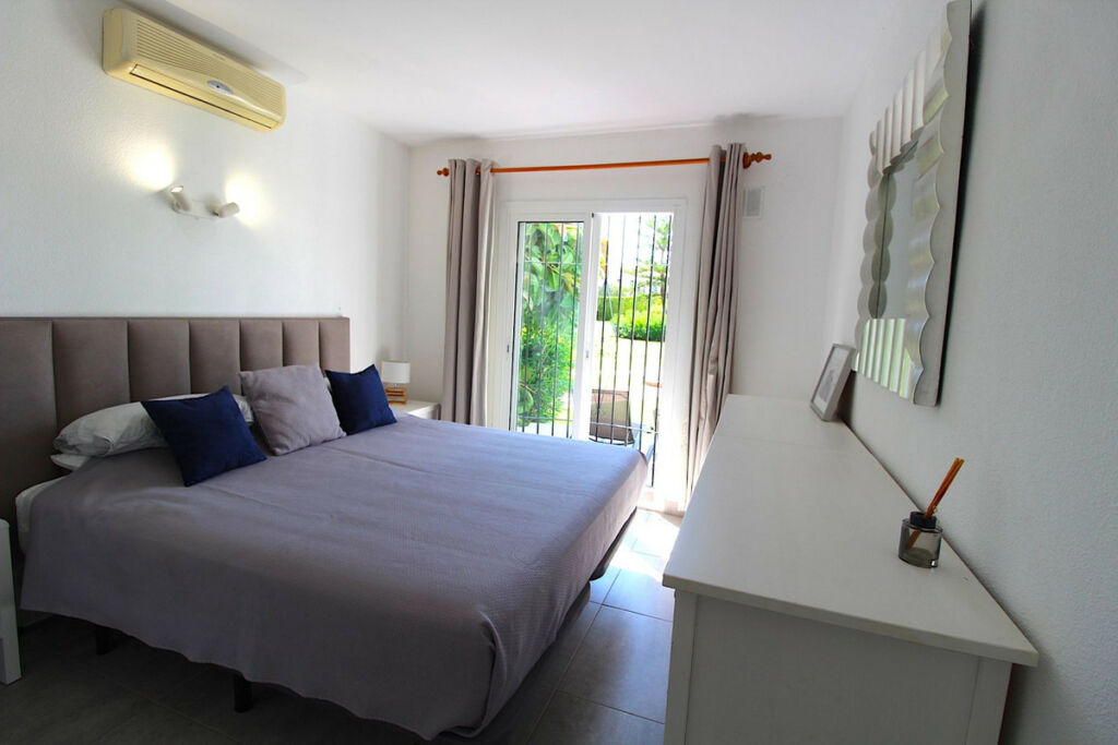 Ground Floor Apartment El Paraiso Málaga - image 10