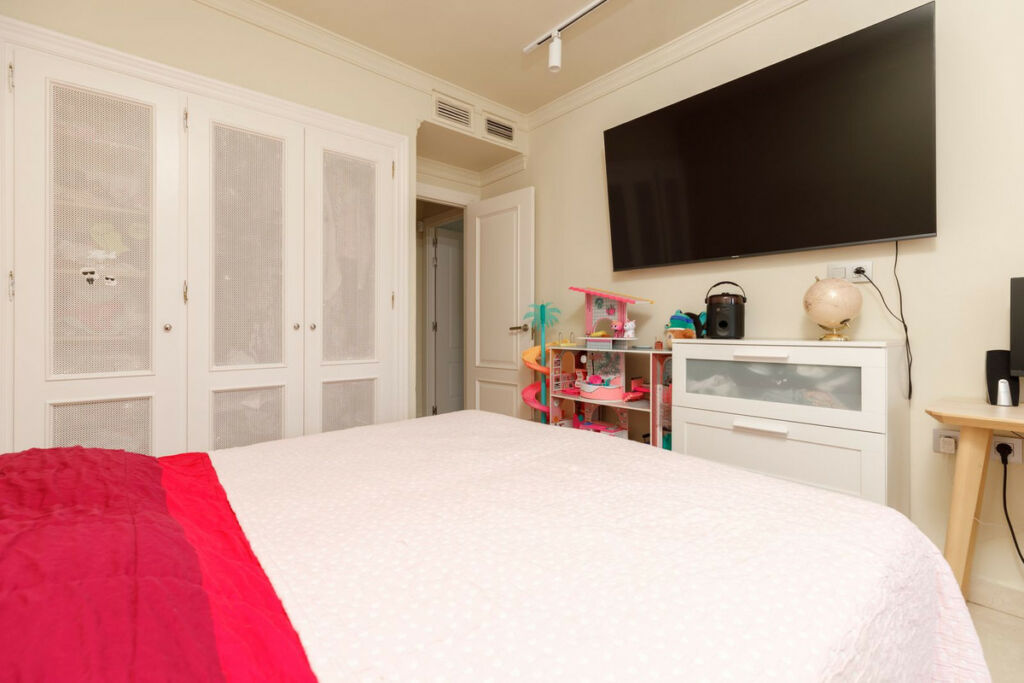Middle Floor Apartment La Quinta Málaga - image 10