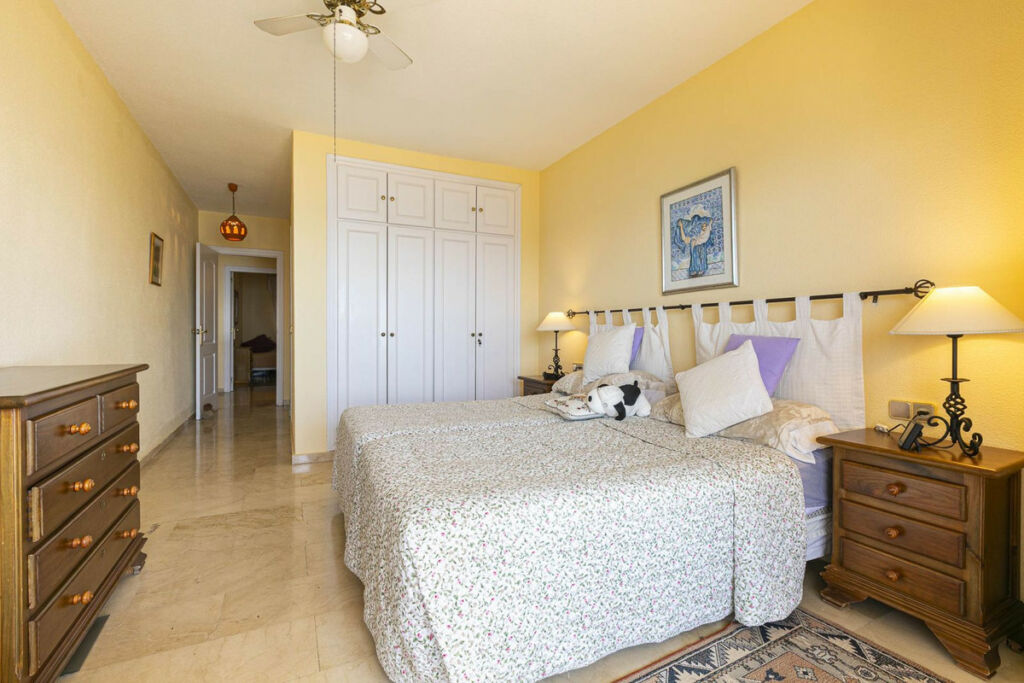 Middle Floor Apartment Fuengirola Málaga - image 10