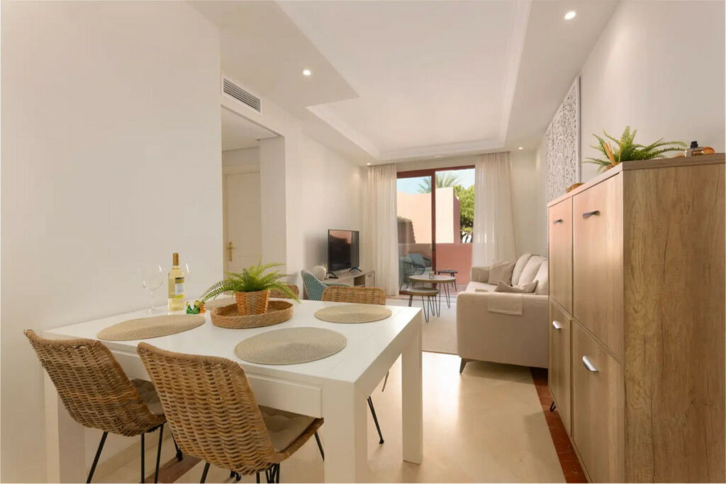 Middle Floor Apartment Elviria Málaga - image 10