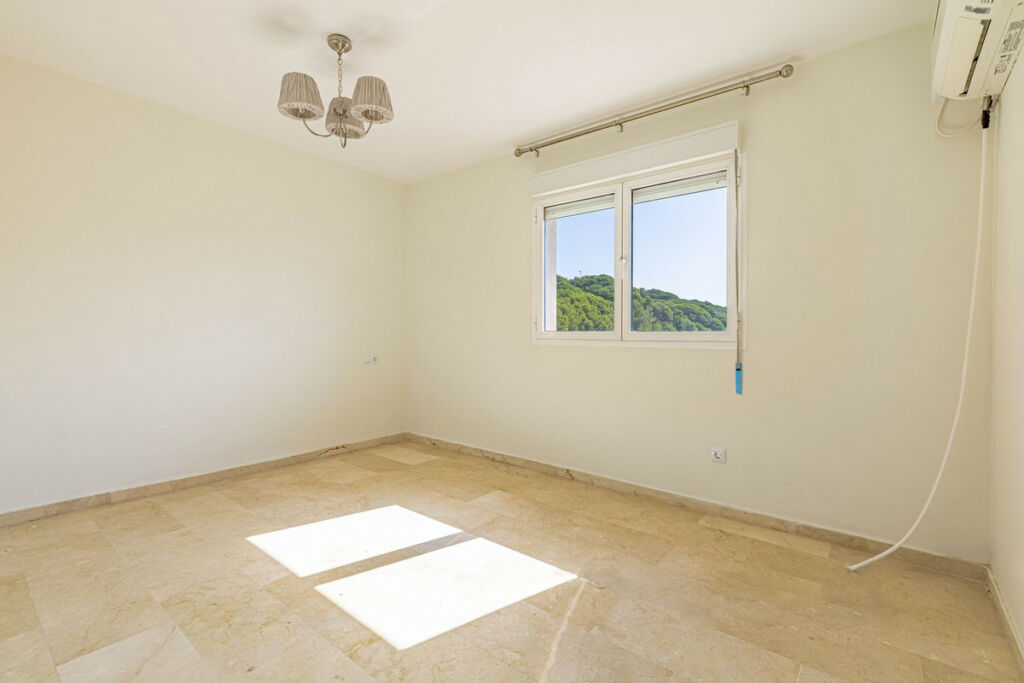 Top Floor Apartment Marbella Málaga - image 9
