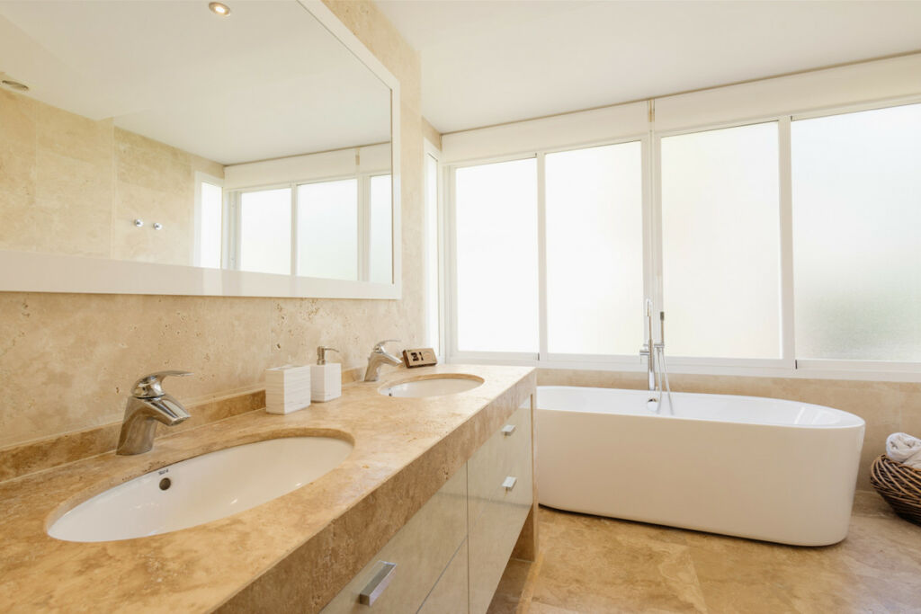 Middle Floor Apartment Elviria Málaga - image 10