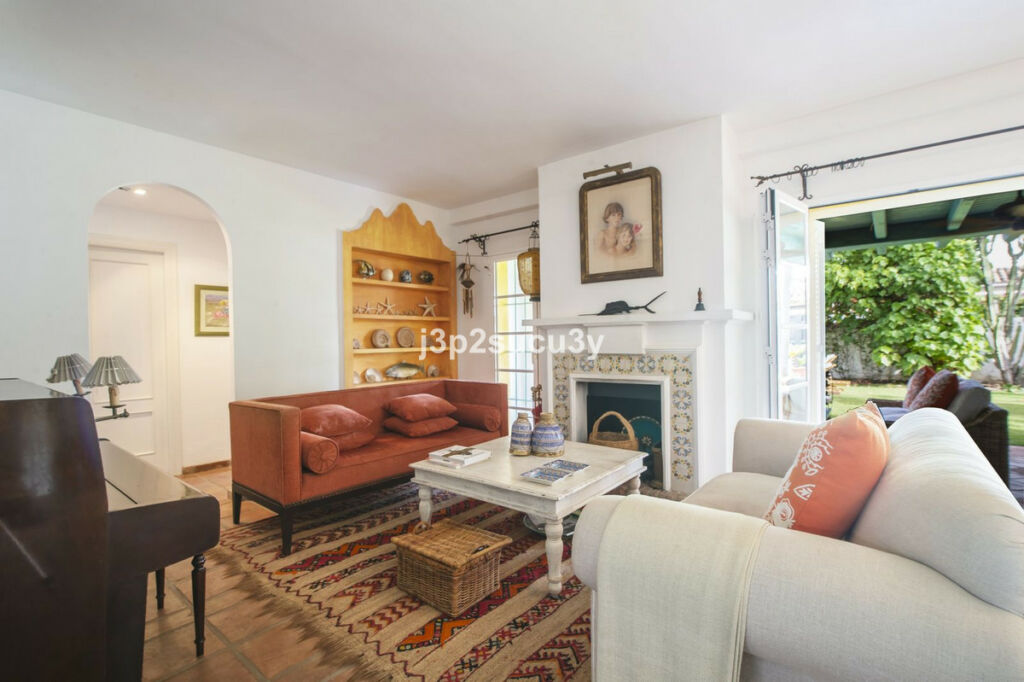 Detached Villa Benamara Málaga - image 10